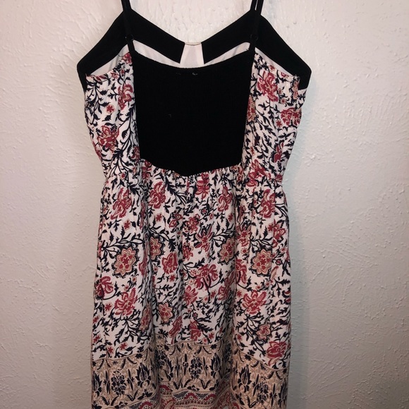 En Creme spaghetti strap dress! - Picture 3 of 3